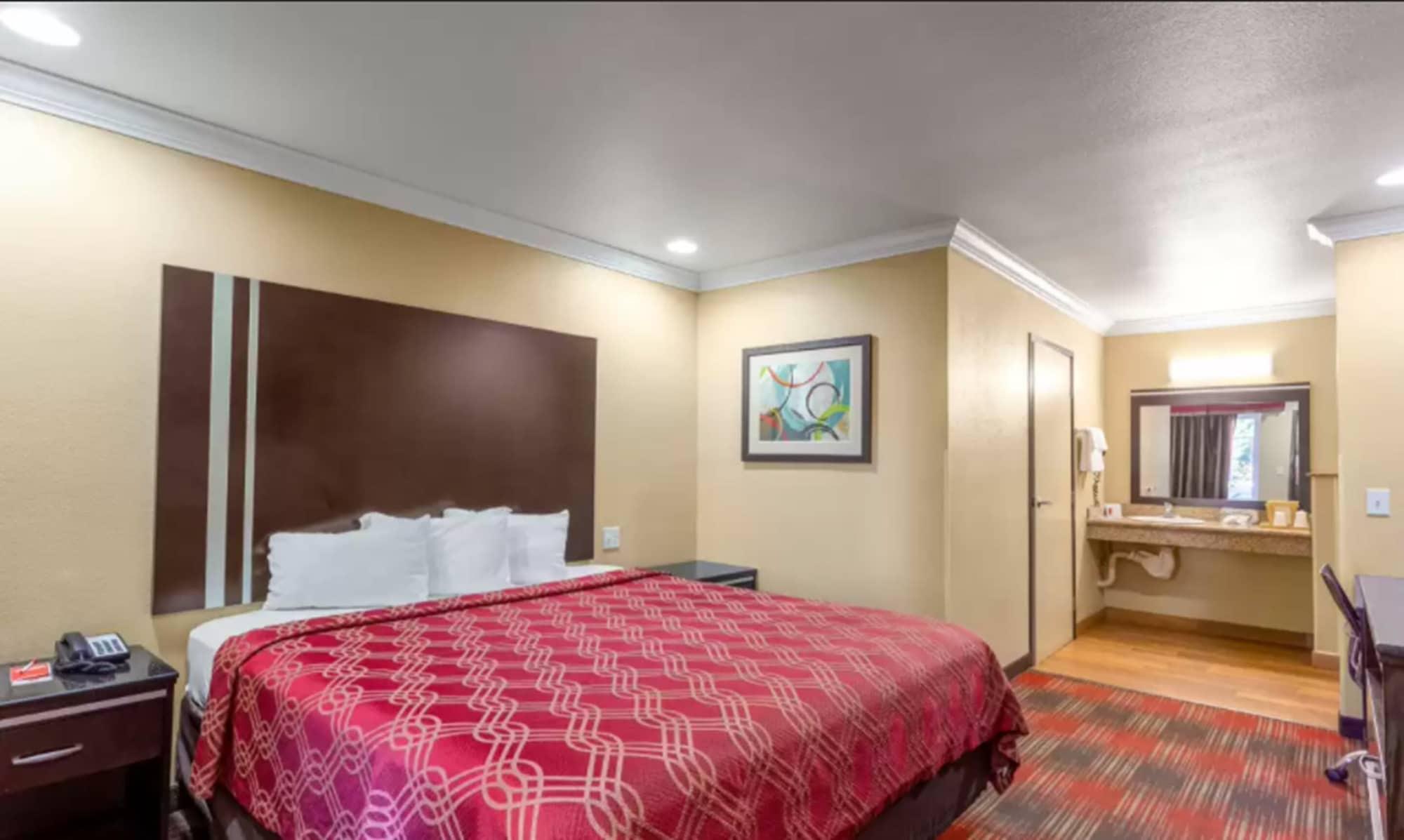 Econo Lodge Inn & Suites Escondido Downtown Экстерьер фото