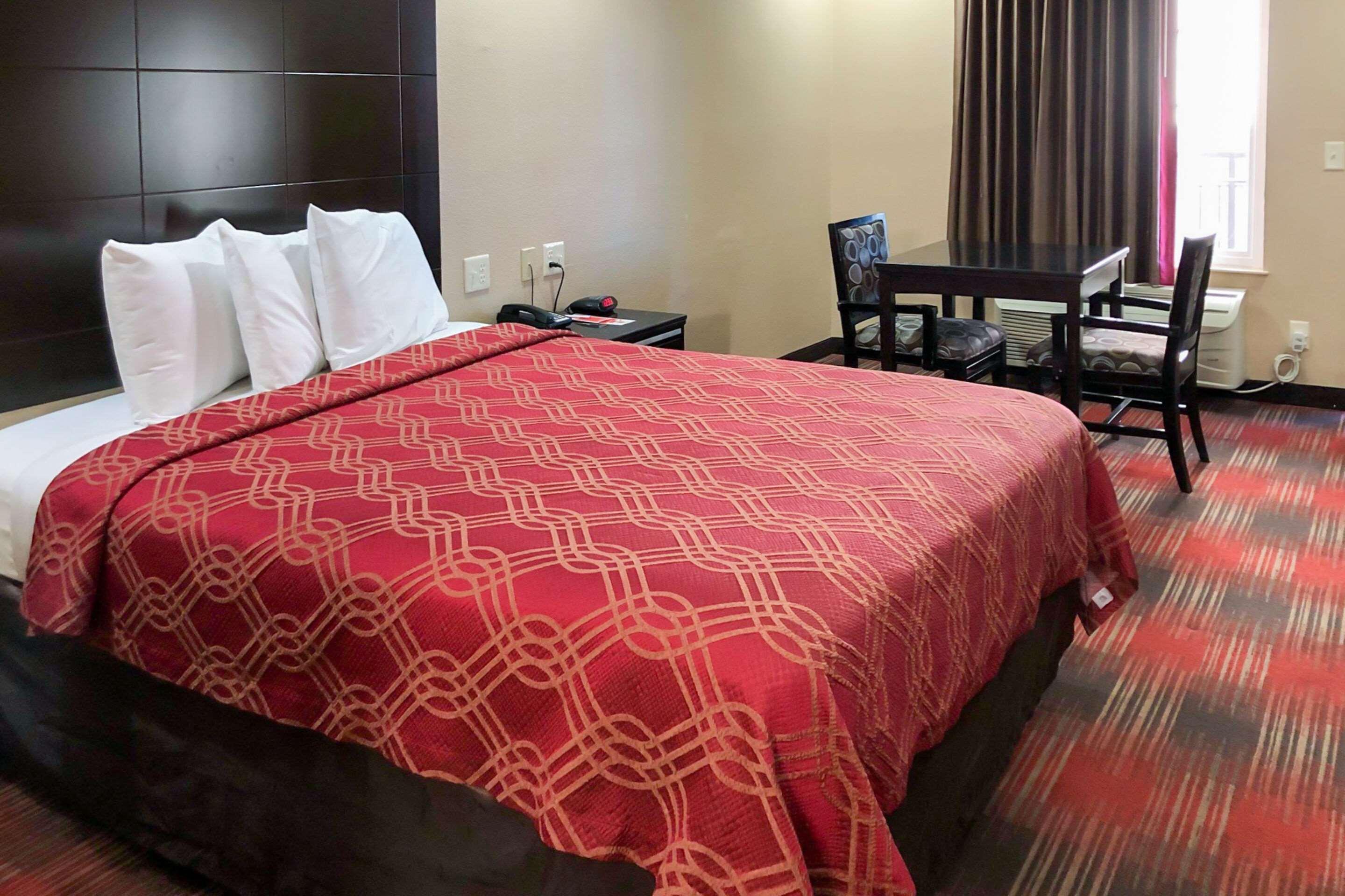 Econo Lodge Inn & Suites Escondido Downtown Экстерьер фото