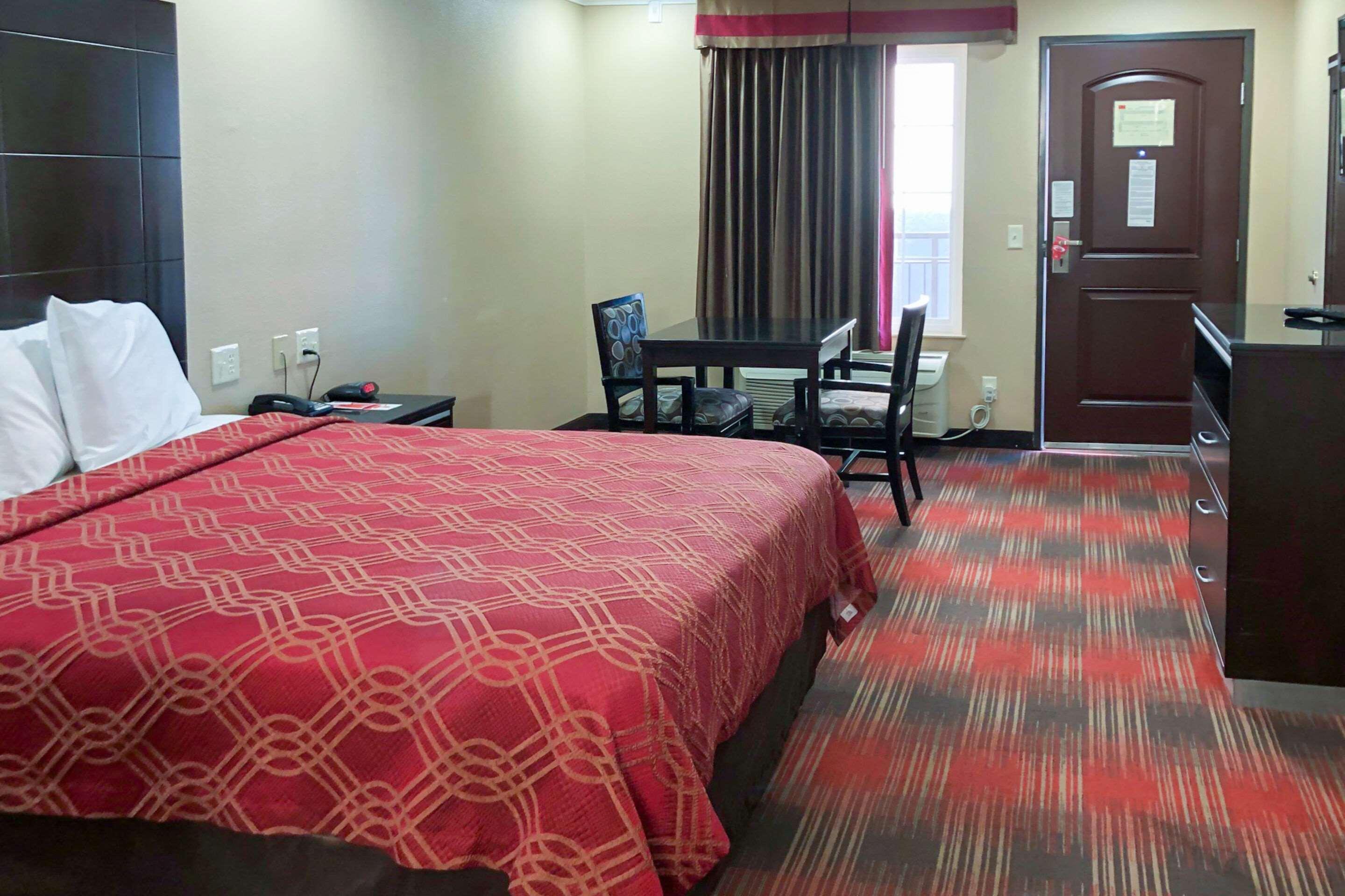 Econo Lodge Inn & Suites Escondido Downtown Экстерьер фото