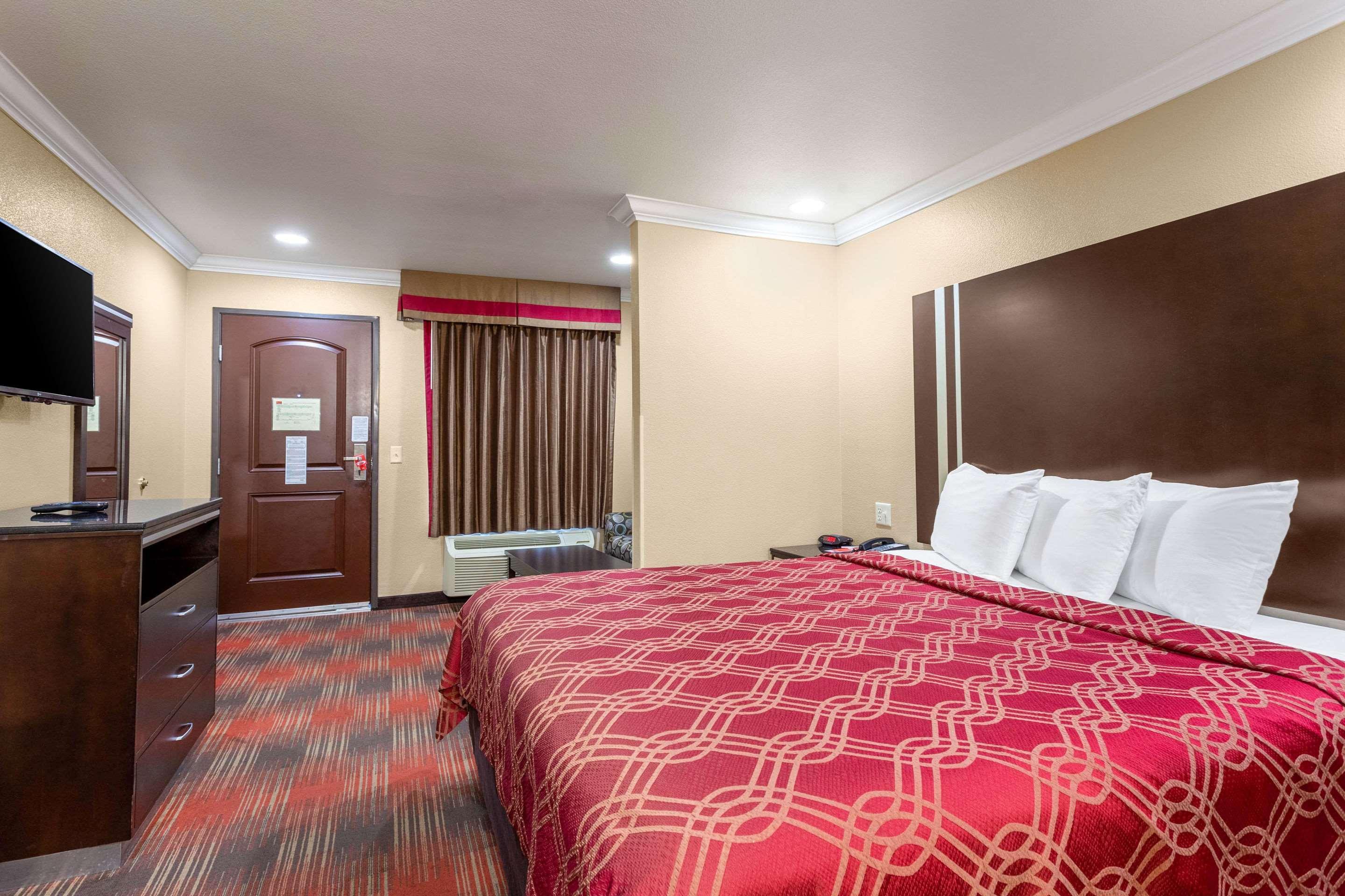 Econo Lodge Inn & Suites Escondido Downtown Экстерьер фото