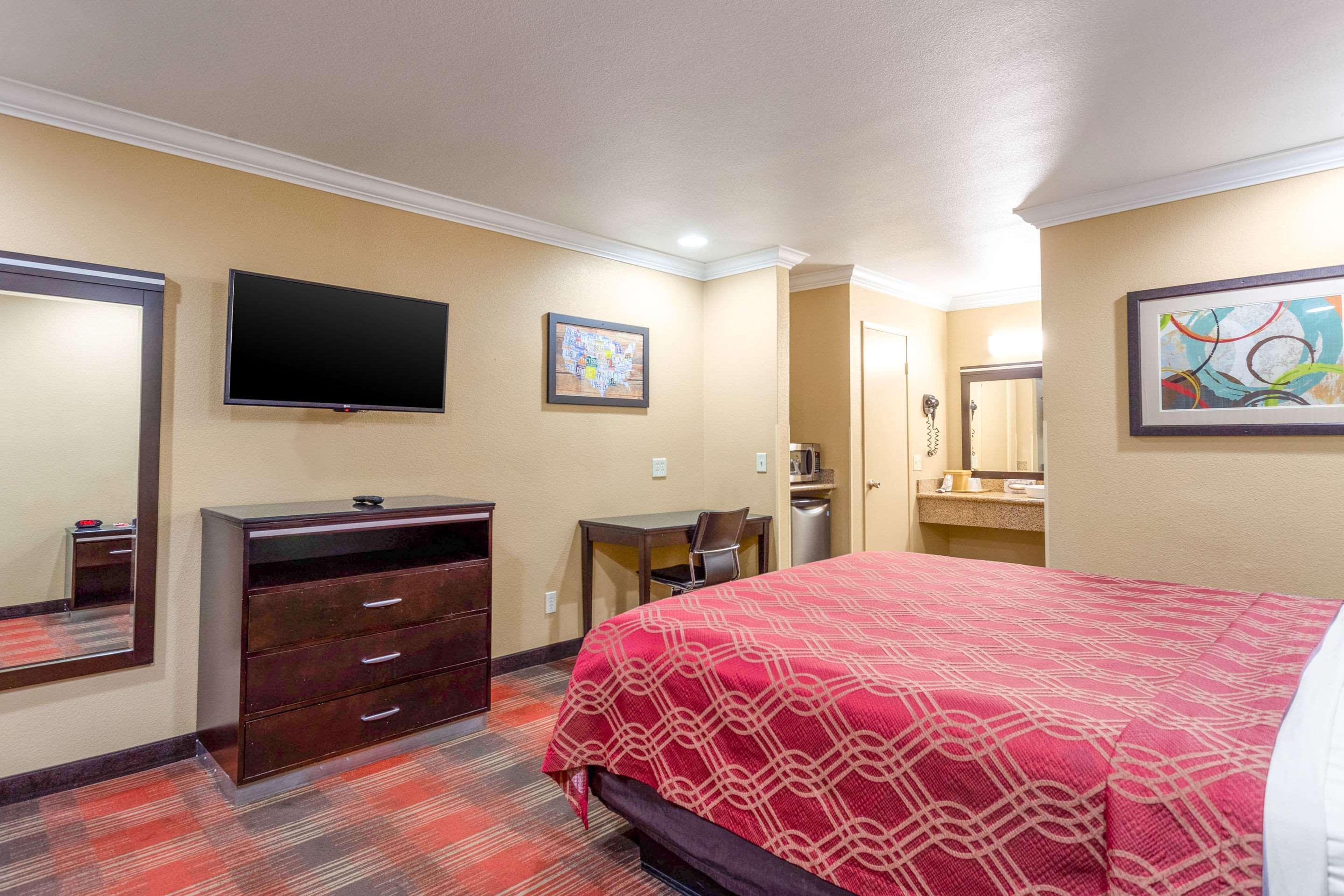Econo Lodge Inn & Suites Escondido Downtown Экстерьер фото