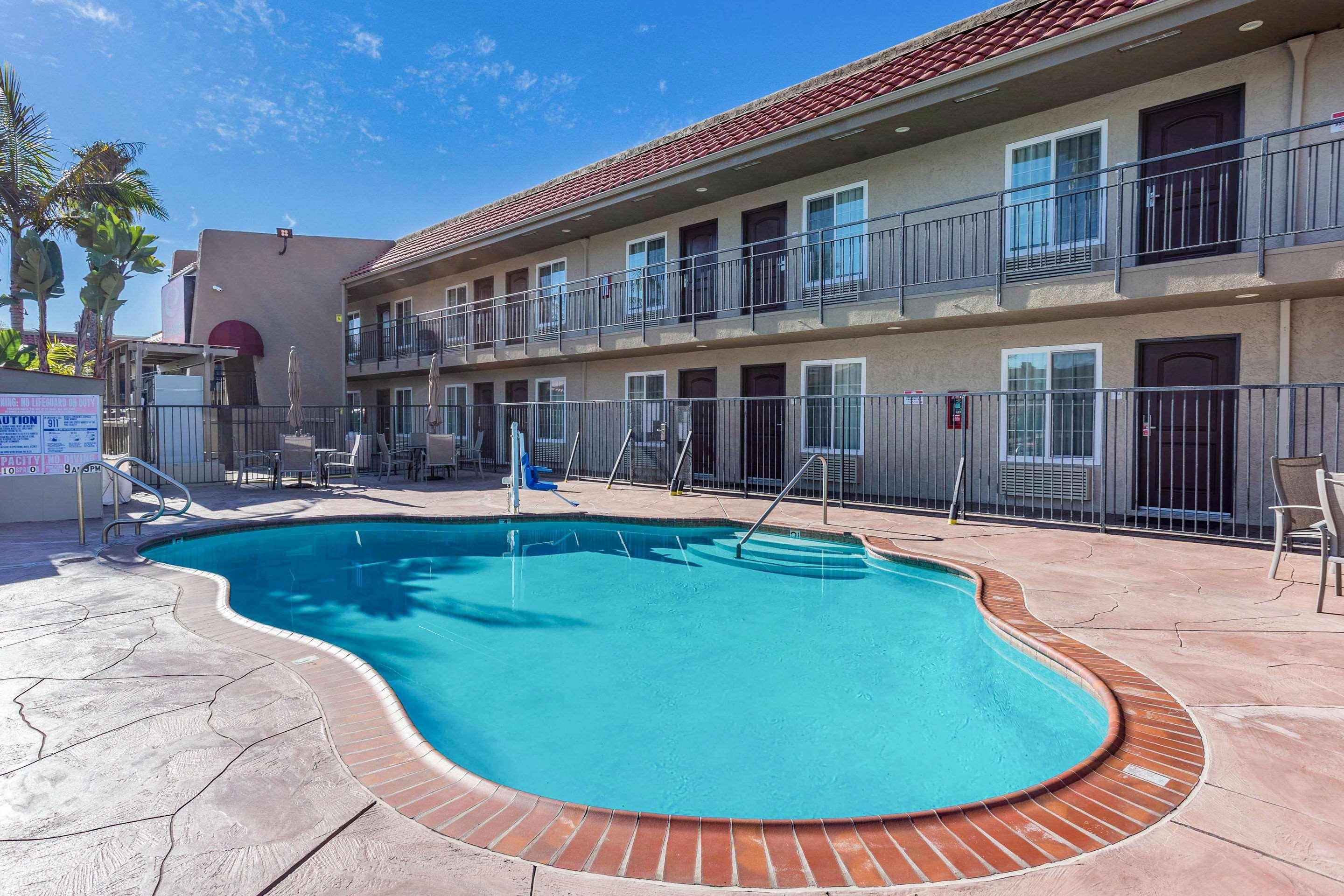 Econo Lodge Inn & Suites Escondido Downtown Экстерьер фото