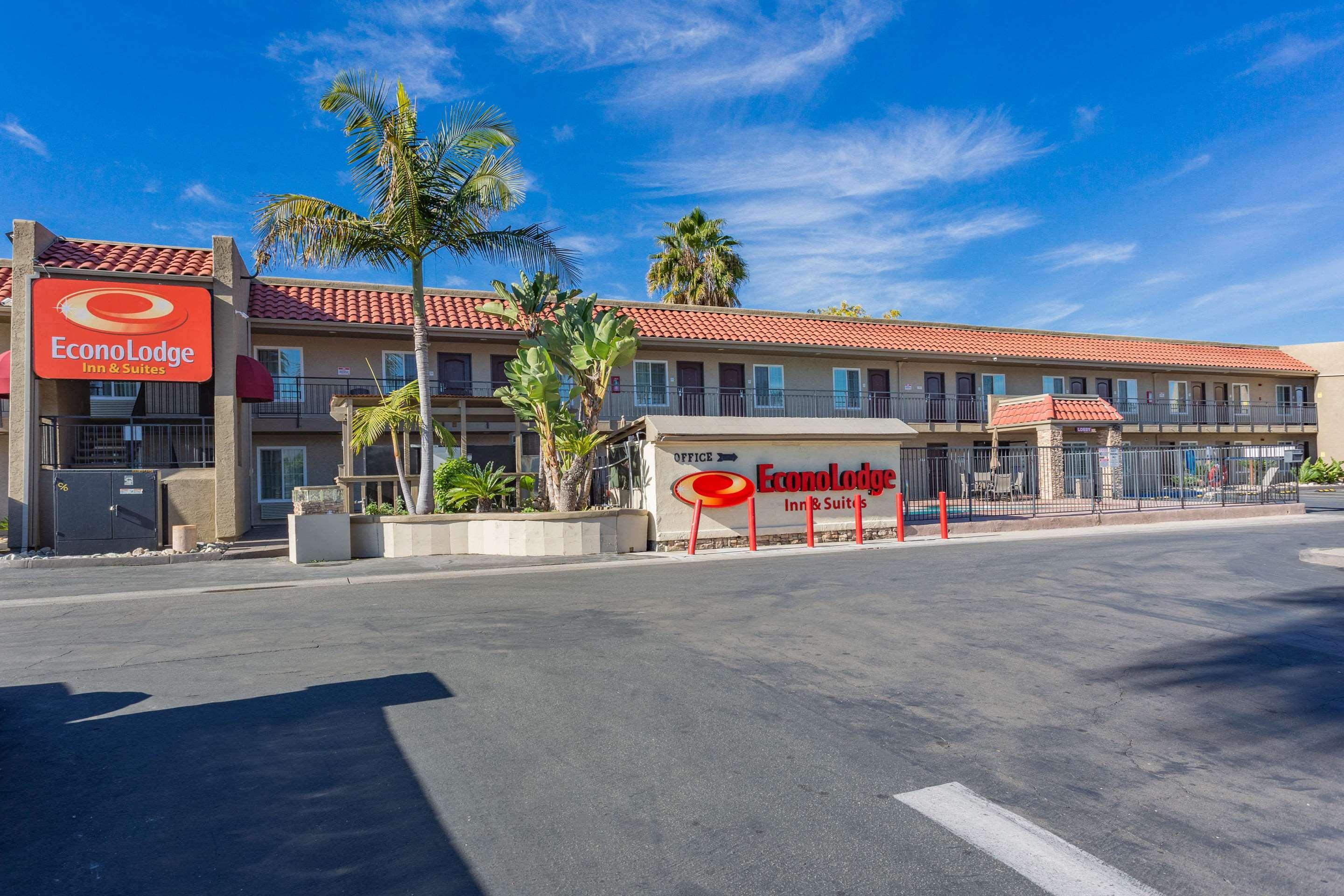 Econo Lodge Inn & Suites Escondido Downtown Экстерьер фото