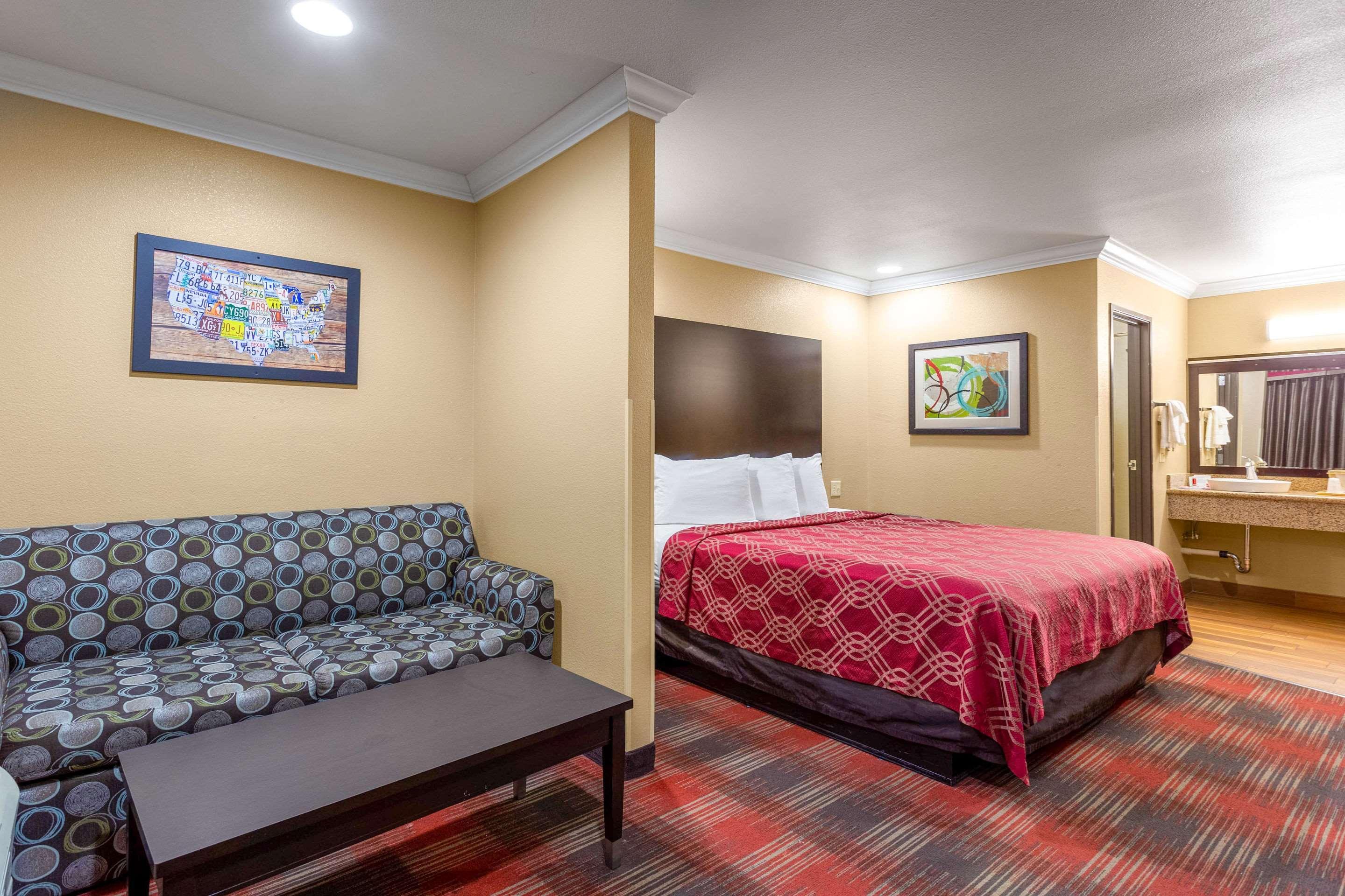 Econo Lodge Inn & Suites Escondido Downtown Экстерьер фото