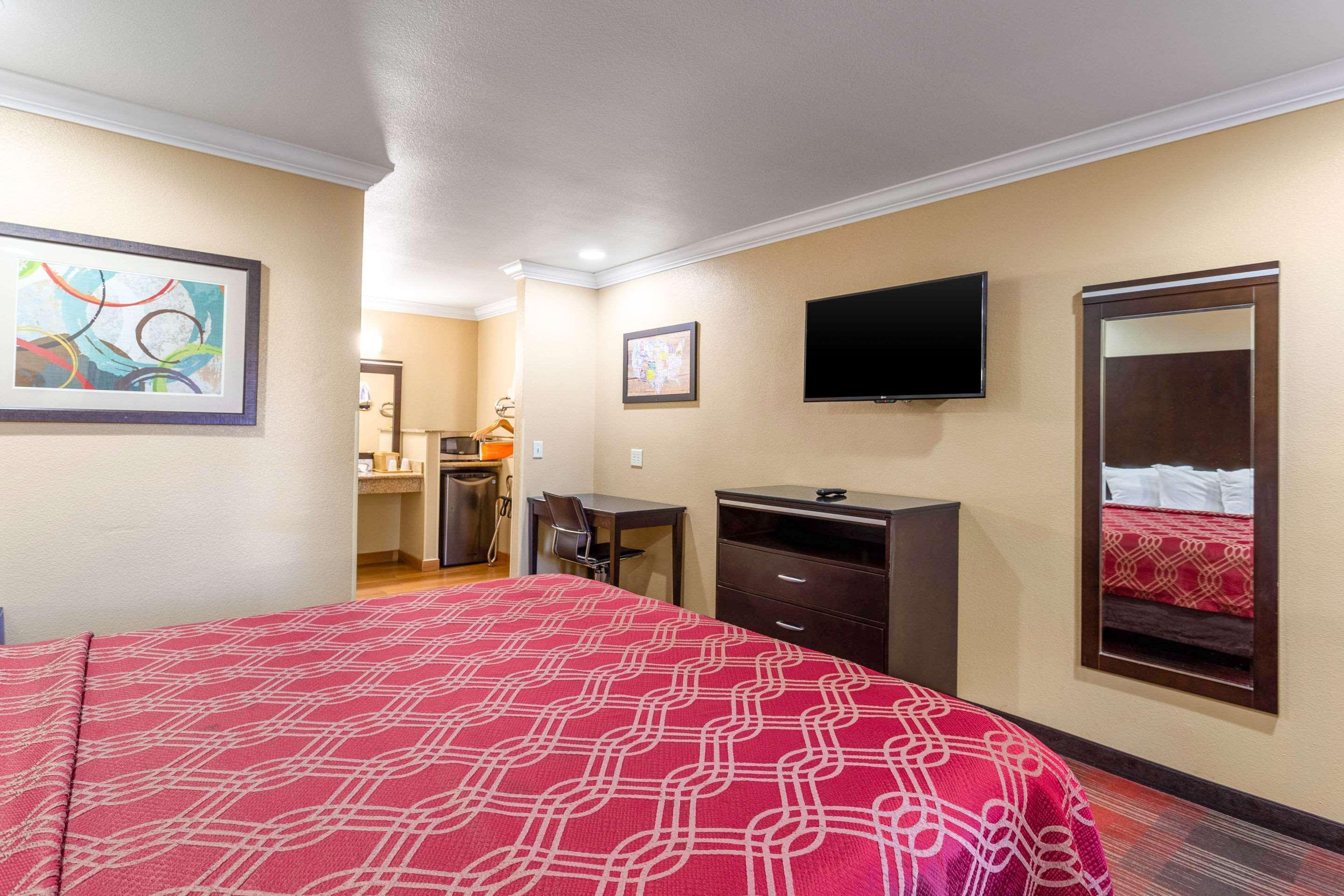 Econo Lodge Inn & Suites Escondido Downtown Экстерьер фото