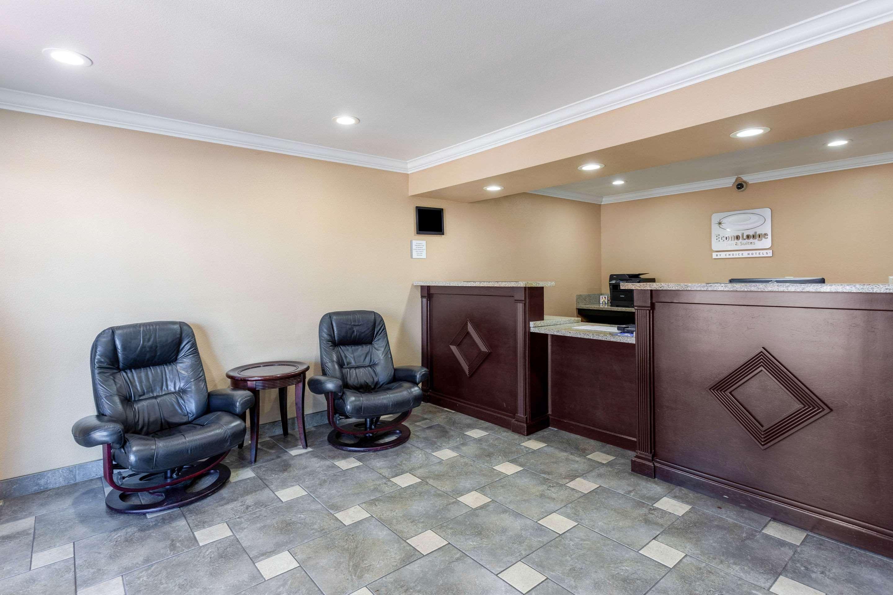 Econo Lodge Inn & Suites Escondido Downtown Экстерьер фото