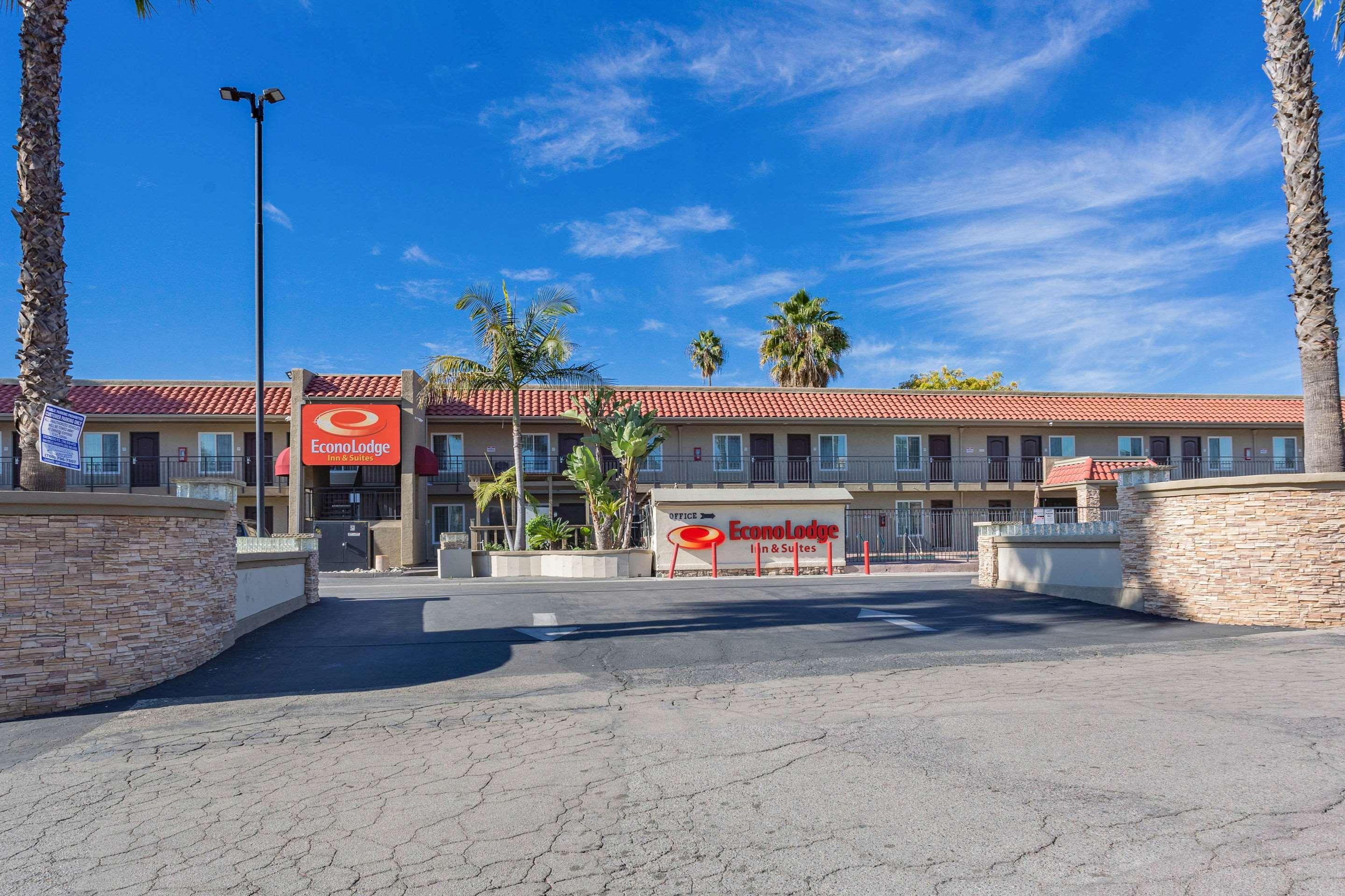 Econo Lodge Inn & Suites Escondido Downtown Экстерьер фото