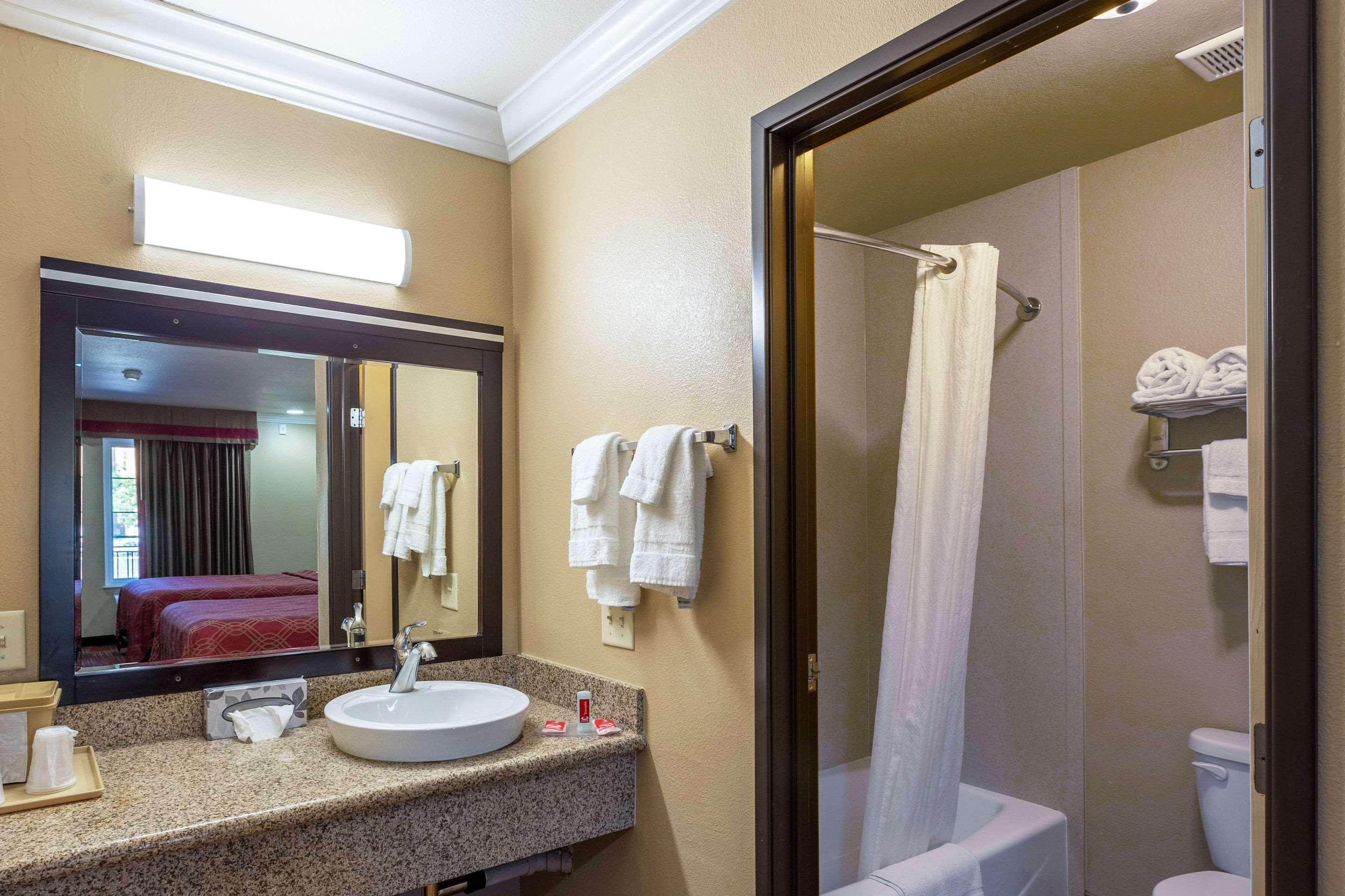 Econo Lodge Inn & Suites Escondido Downtown Экстерьер фото