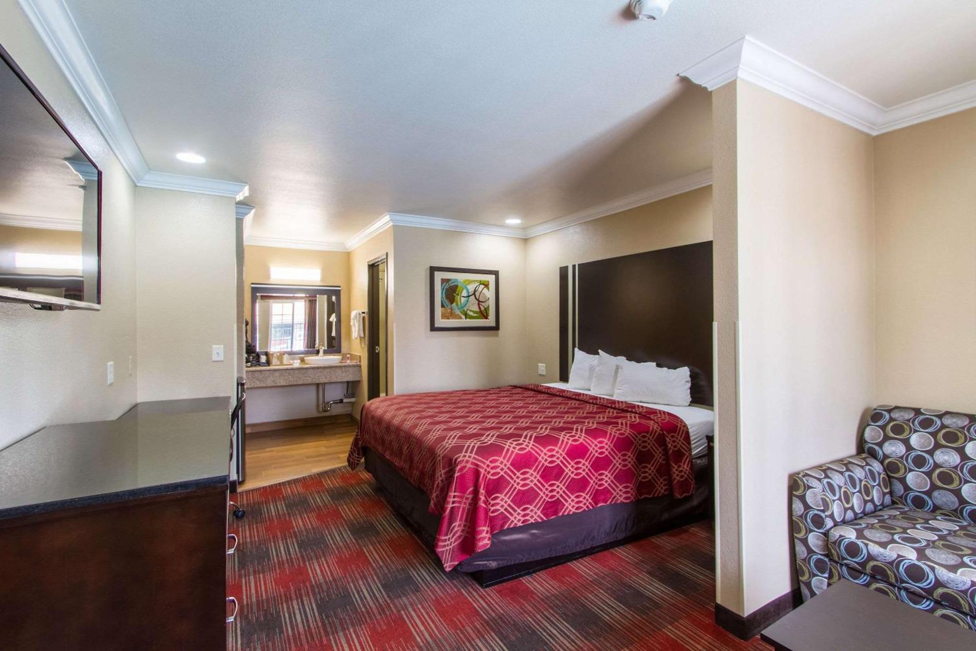 Econo Lodge Inn & Suites Escondido Downtown Экстерьер фото