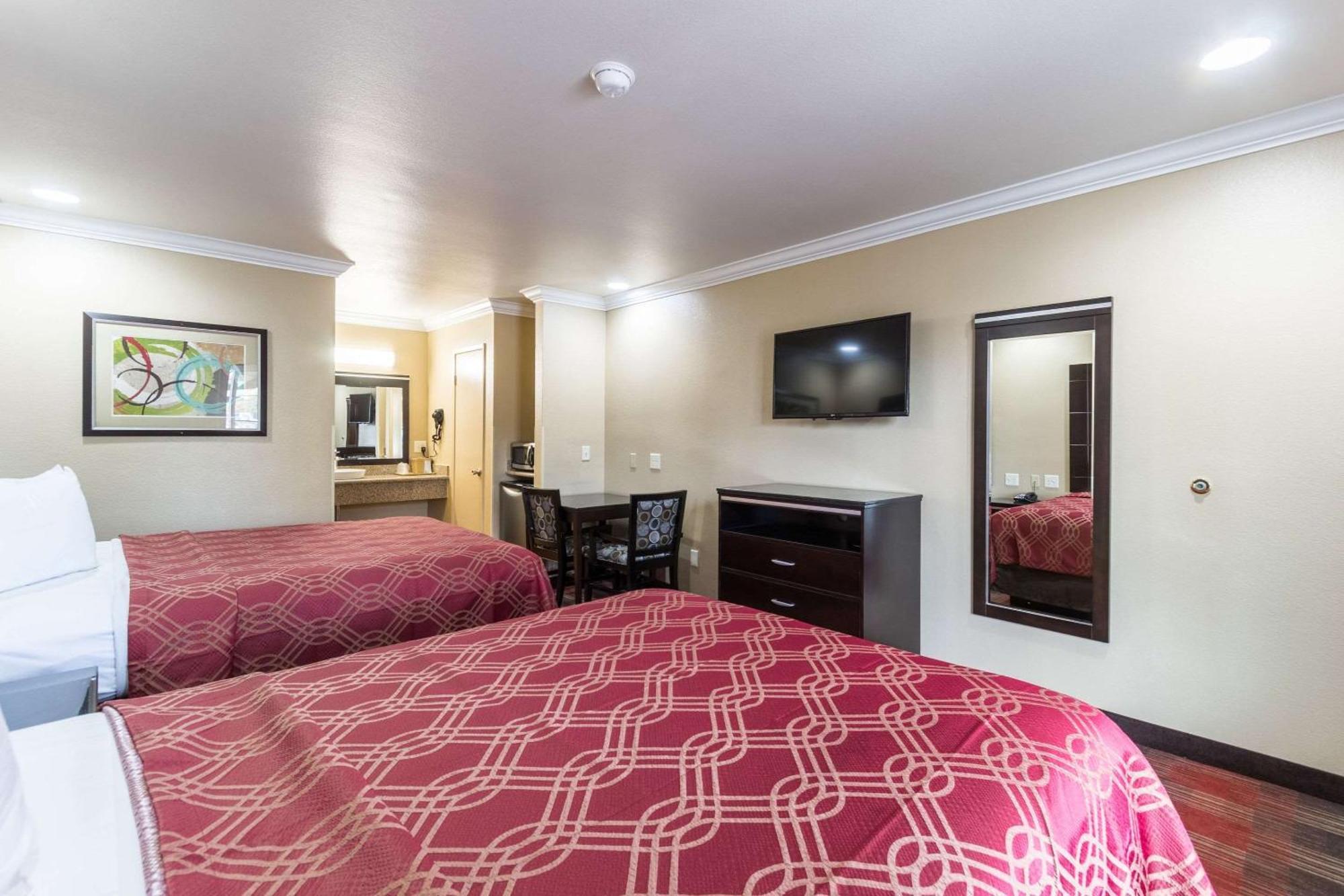 Econo Lodge Inn & Suites Escondido Downtown Экстерьер фото