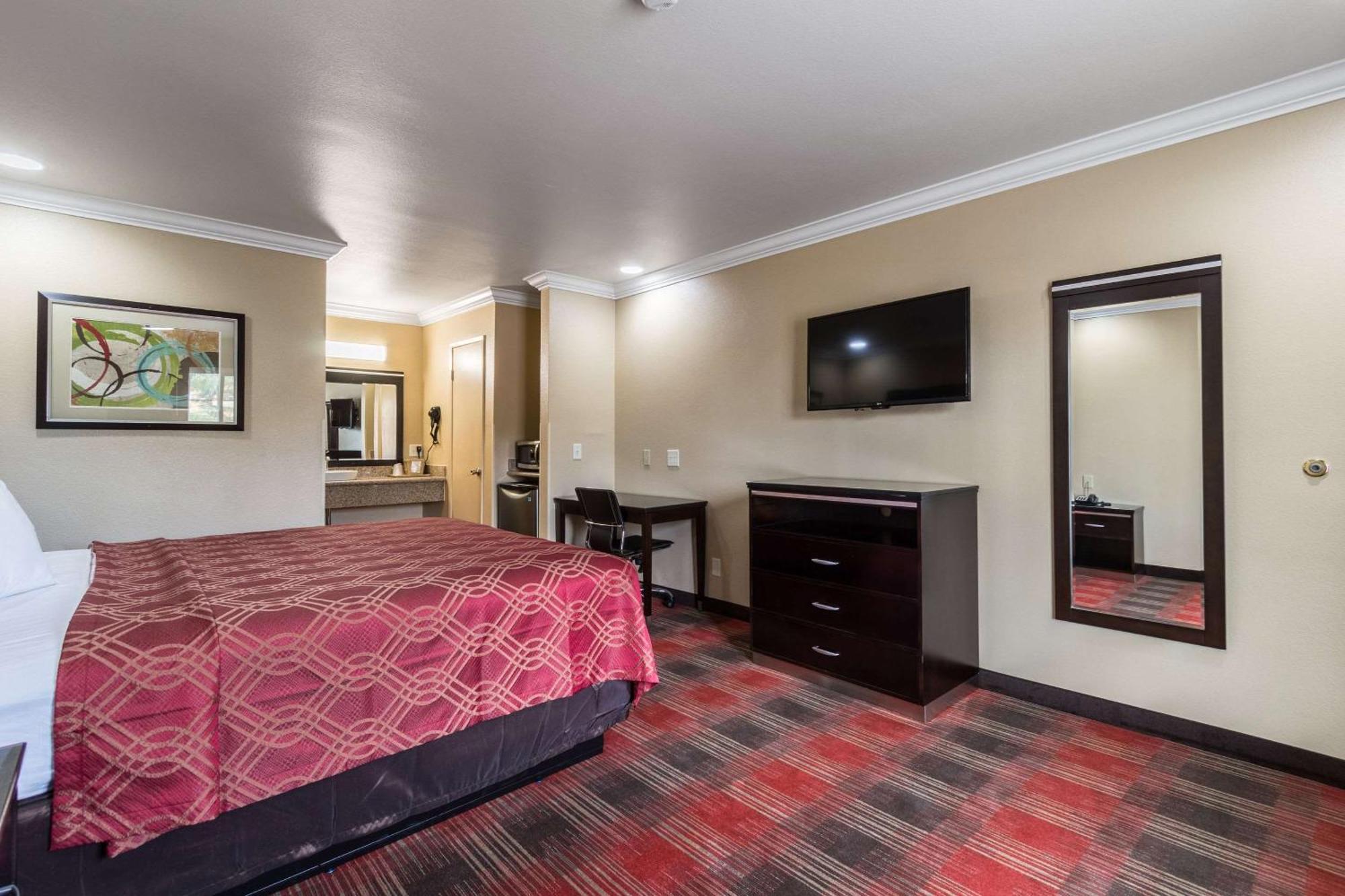 Econo Lodge Inn & Suites Escondido Downtown Экстерьер фото